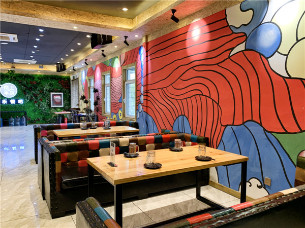 金沙灘啤酒城里的西海岸“鮮”氣——蘭亭上品音樂(lè)餐吧