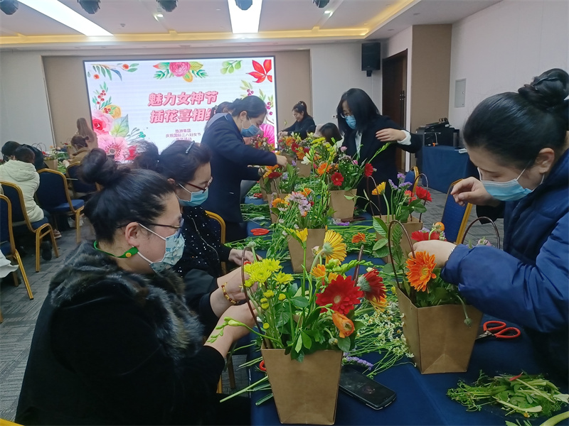 喜迎三八節(jié) 恒星學院舉辦“魅力女神節(jié) 插花喜相約”活動
