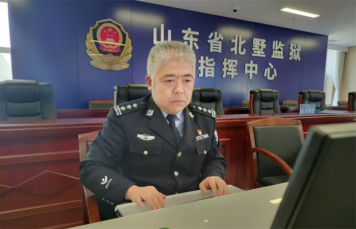 青島故事丨“你不醒，我不敢老！你在，家就在！”青島民警王海亮19年守護(hù)“植物人”妻子，讓人看到愛的模樣