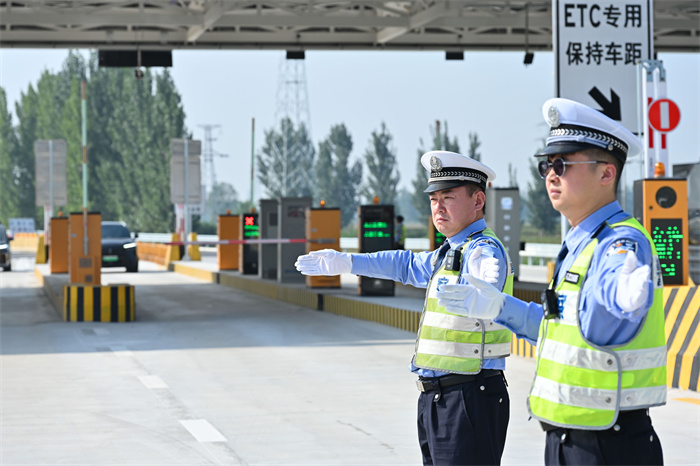 國慶中秋假期返程高峰來臨 青島公安交管提醒注意交通安全